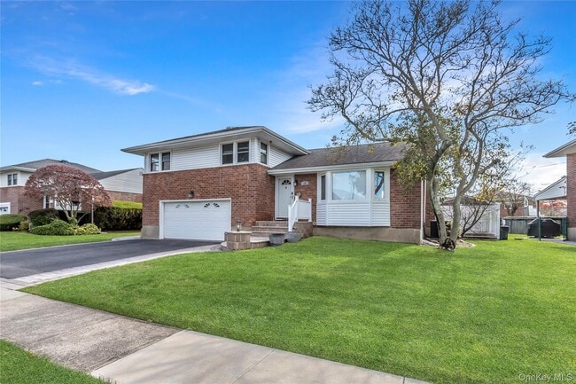 15 Ingram Dr in Hicksville, NY - Building Photo - Building Photo