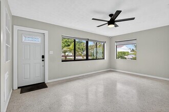 1331 N J Terrace in Lake Worth Beach, FL - Building Photo - Building Photo