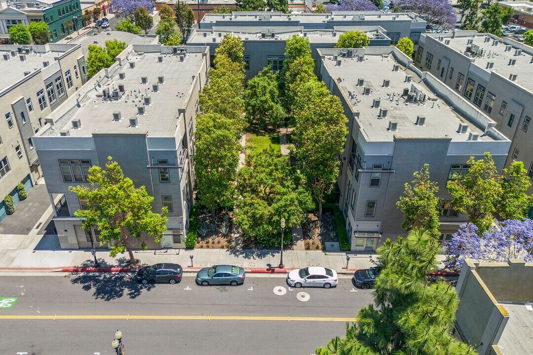 253 N Bush St in Santa Ana, CA - Building Photo