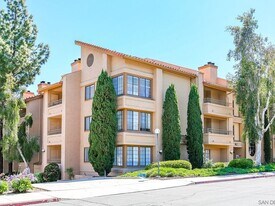 5649 Lake Park Way, Unit 209 in La Mesa, CA - Building Photo