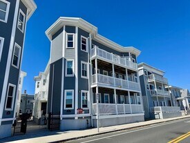 90 Winthrop Shore Dr, Unit B in Winthrop, MA - Building Photo