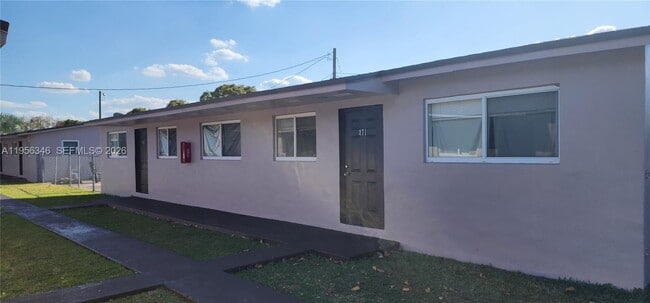 873 NW 10th St in Florida City, FL - Building Photo - Building Photo