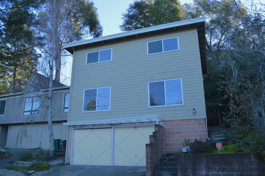 189 Fairlawn Dr in Berkeley, CA - Building Photo