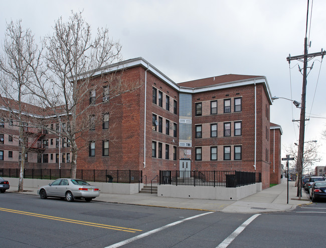 Pamrapo Gardens in Bayonne, NJ - Building Photo - Building Photo