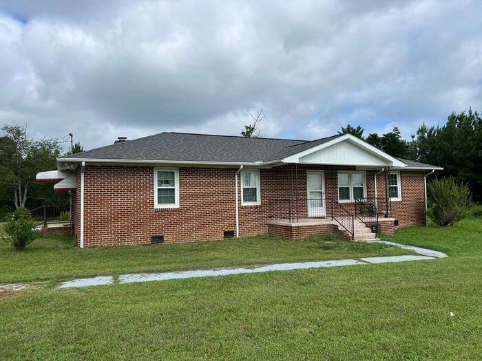 471 Rev Alex Brown Rd in Roanoke Rapids, NC - Building Photo