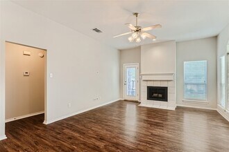 704 Ashbrook Dr, Unit E203 in Desoto, TX - Building Photo - Building Photo