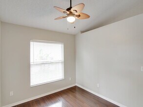 16329 Coopers Hawk Ave in Clermont, FL - Foto de edificio - Building Photo