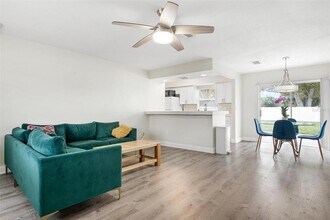 5120 Brookmeade Dr in Sarasota, FL - Building Photo - Building Photo