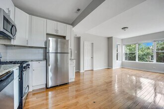 3924 W Altgeld St in Chicago, IL - Building Photo - Building Photo