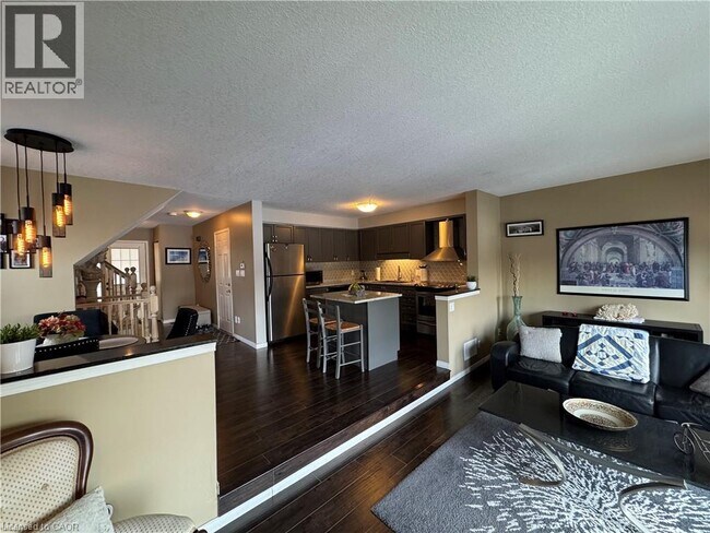 536 Beaver Creek Crescent in Waterloo, ON - Building Photo - Building Photo