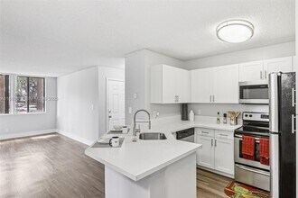 4303 W Atlantic Blvd in Coconut Creek, FL - Foto de edificio - Building Photo