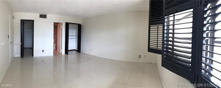 9500 W Bay Harbor Dr in Bay Harbor Islands, FL - Building Photo - Building Photo