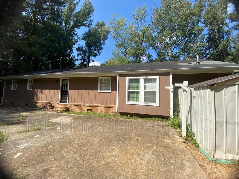 1438 S Burnt Hickory Rd in Douglasville, GA - Building Photo