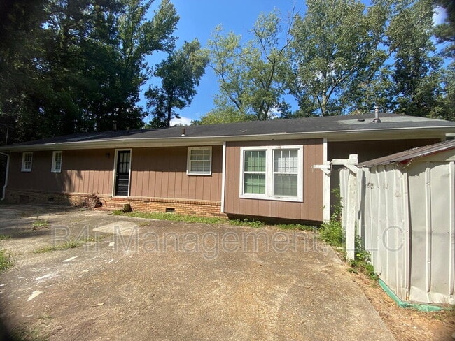 property at 1438 S Burnt Hickory Rd