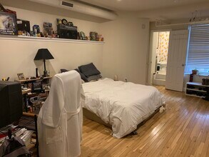 2105 N Charles St, Unit Unit 1 in Baltimore, MD - Building Photo - Building Photo