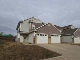 104 Andrews Dr in St. Robert, MO - Building Photo