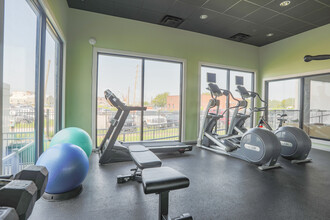 Riverview Lofts in Norfolk, VA - Foto de edificio - Interior Photo