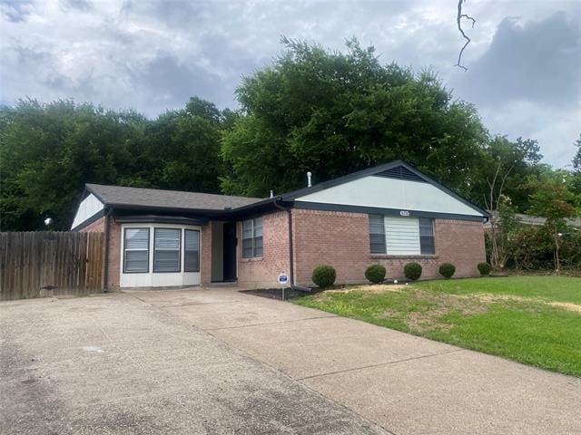 5710 Bluffman Dr in Dallas, TX - Building Photo