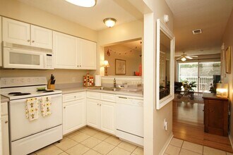 4274 Calinda Ln in Niceville, FL - Building Photo - Building Photo
