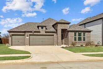 2811 Grand Lookout Ln in Arlington, TX - Building Photo - Building Photo