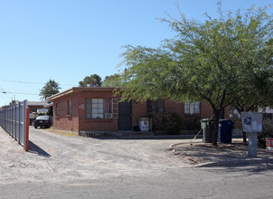 4732 E First St in Tucson, AZ - Building Photo - Building Photo