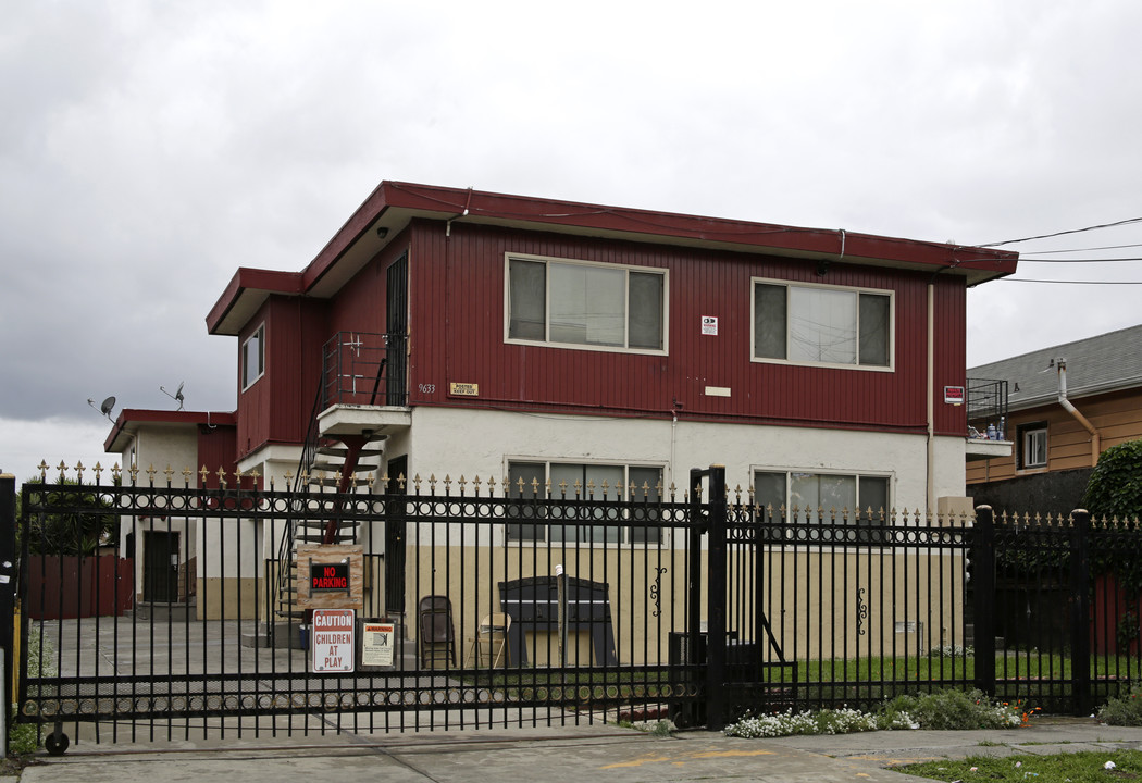 9633 Birch St in Oakland, CA - Foto de edificio