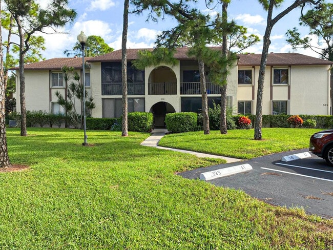 339 Knotty Pine Cir in Greenacres, FL - Building Photo - Building Photo