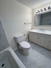 4231 NW 19th St, Unit 2 nd floor in Lauderhill, FL - Building Photo - Building Photo