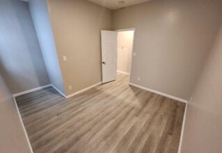 348 W Queen Ln in Philadelphia, PA - Building Photo - Building Photo