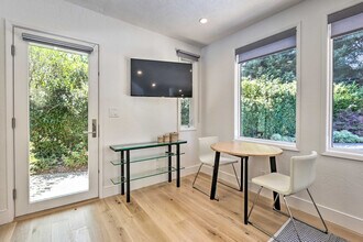 155 E Creek Dr in Menlo Park, CA - Building Photo - Building Photo