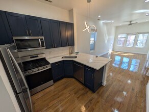 2434 W Moffat St in Chicago, IL - Building Photo - Building Photo