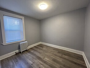 128 Carrick Ave in Hamilton, ON - Building Photo - Building Photo