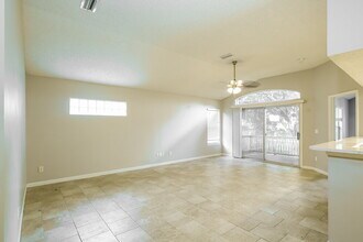 1126 Brookwood Bluff Rd E in Jacksonville, FL - Foto de edificio - Building Photo