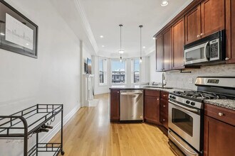 1709 N Crilly Ct in Chicago, IL - Building Photo - Building Photo