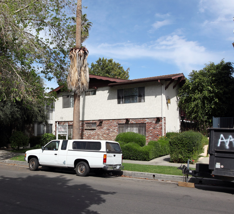 La Bella Villa in Canoga Park, CA - Building Photo