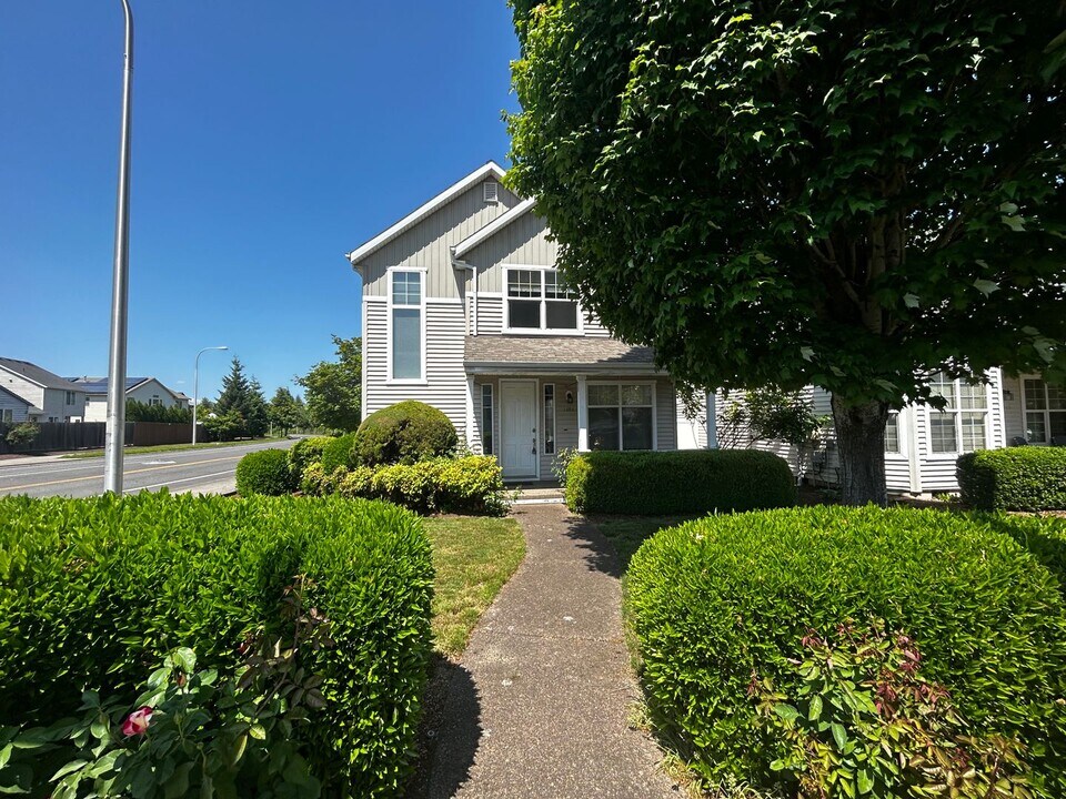 16987 SW Kattegat Dr in Beaverton, OR - Building Photo