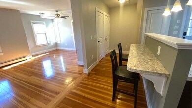 6 Church Ave, Unit 1 in Hatfield, MA - Foto de edificio - Building Photo