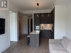 259 The Kingsway in Toronto, ON - Building Photo - Building Photo