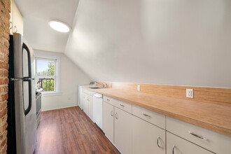 8 Cooper Pl in Weehawken, NJ - Building Photo - Building Photo