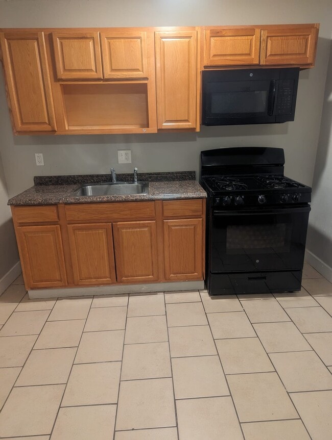 566 Howard Ave, Unit 3R in New Haven, CT - Foto de edificio - Building Photo