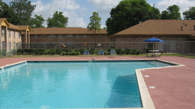 Parker Square Apartments (EPMTx) in Houston, TX - Foto de edificio - Building Photo