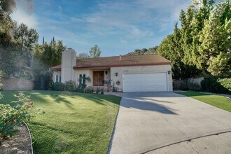 19946 Turnberry Dr in Tarzana, CA - Building Photo - Building Photo