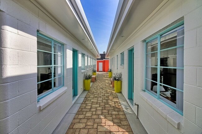 1078 S Seaward Ave in Ventura, CA - Building Photo - Building Photo