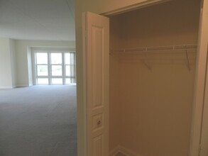101 Pointe Dr in Northbrook, IL - Building Photo - Building Photo