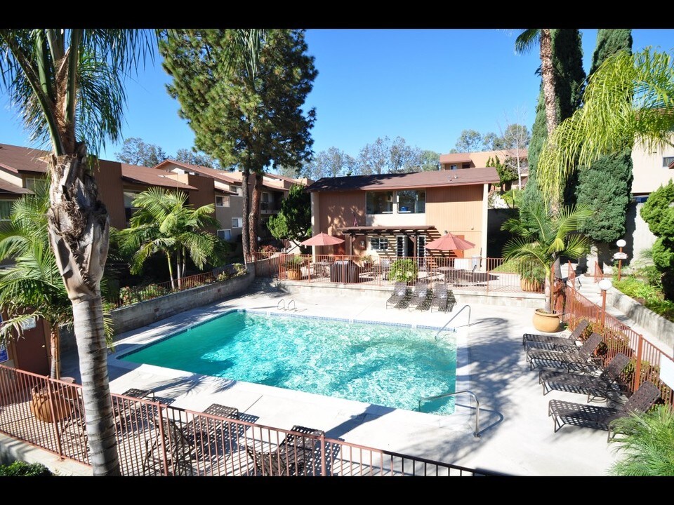 Patrician Apartments in La Mesa, CA - Foto de edificio