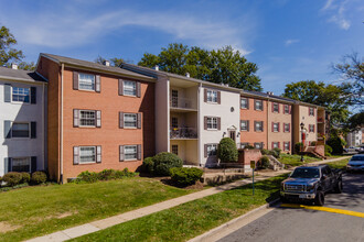 Parliaments in Annandale, VA - Foto de edificio - Building Photo