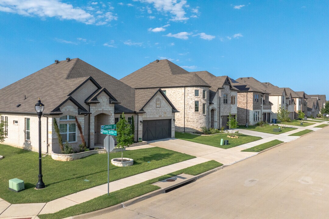 Prairie Oaks in Little Elm, TX - Building Photo