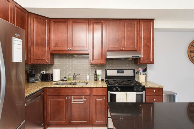 1220 W Belmont Ave, Unit 3 in Chicago, IL - Building Photo - Building Photo