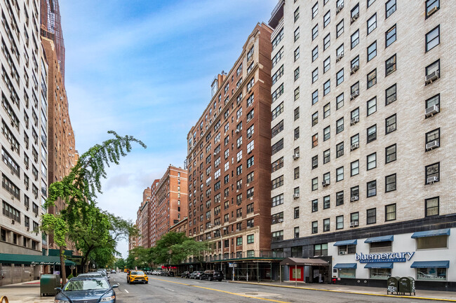 410 E 57th St in New York, NY - Building Photo - Building Photo