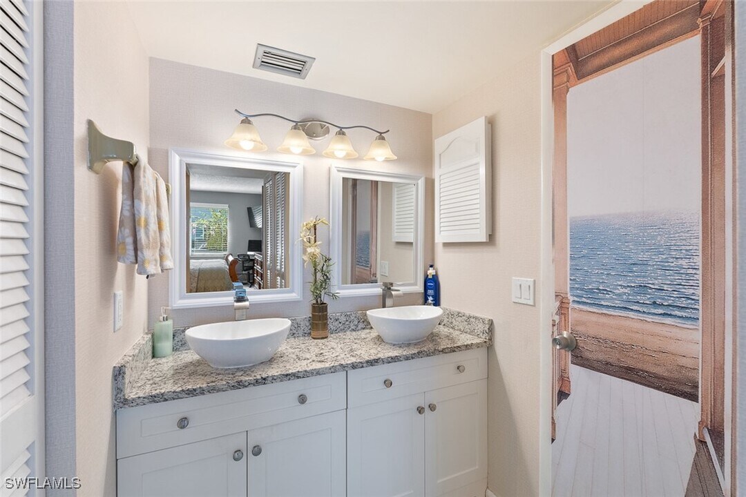 240 Palm Dr in Naples, FL - Building Photo
